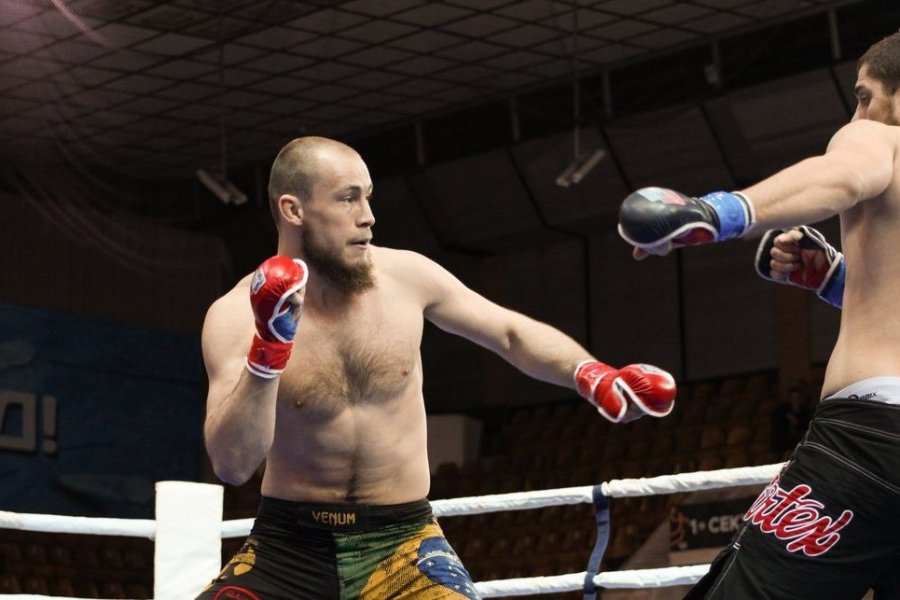 Российский боец MMA Ринат Фахрутдинов отказался от чемпионского пояса из-за братьев-мусульман
