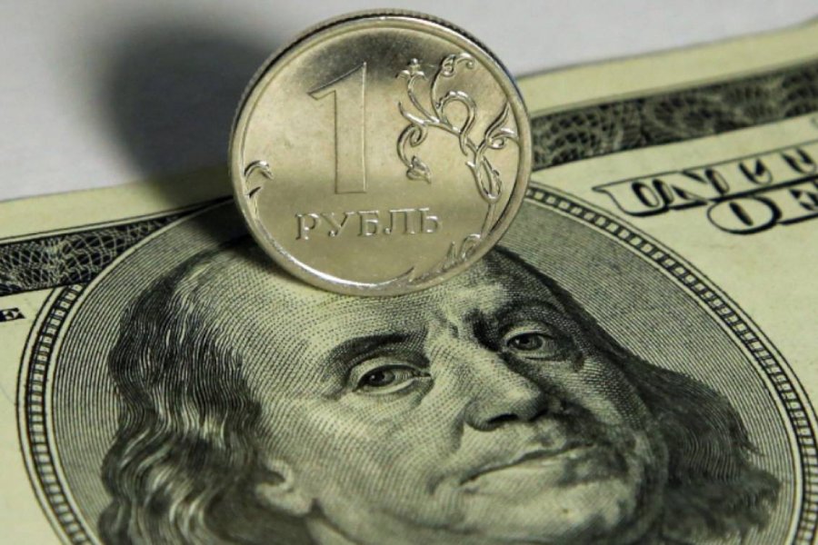 Эксперт: Рубль нанесет ответный удар доллару и евро