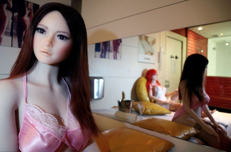 Бордель с секс-куклами в Петербурге закрылся после года работы