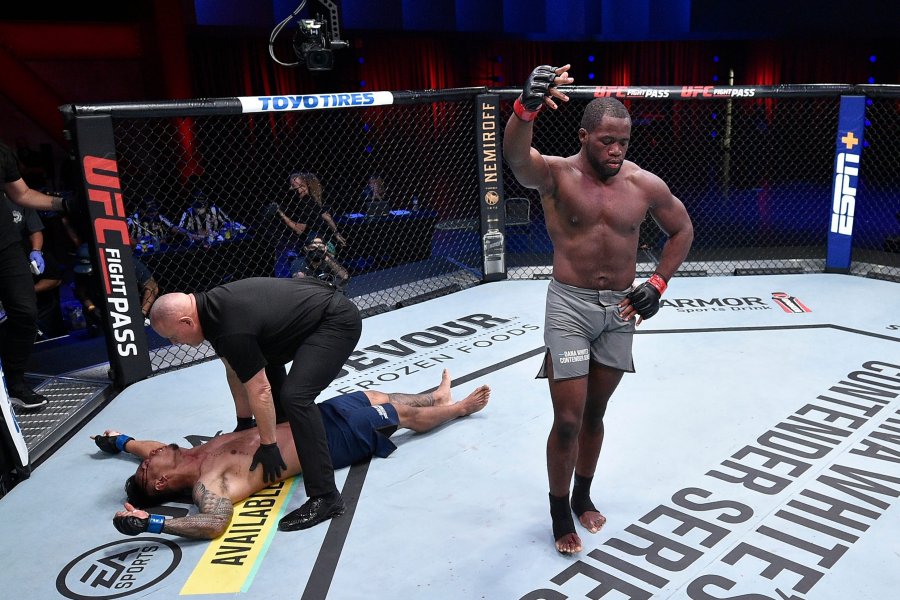 Камерунский боец MMA нокаутировал соперника и напугал главу UFC