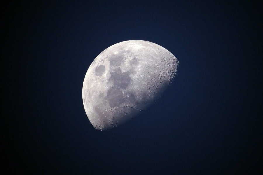Американцы обнаружили обитаемость Луны