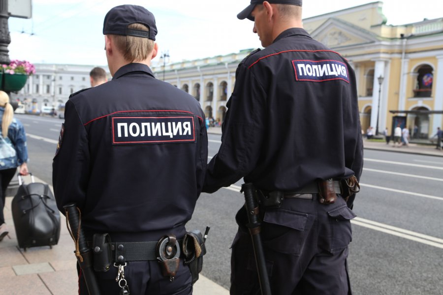 В Петербурге разыскивают автора фейков о «десяти стрелках», которые будут ходить по школам