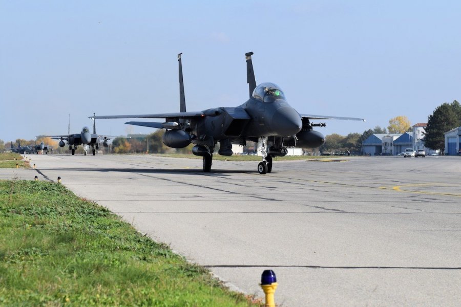 США разместили у границ с Украиной две группы истребителей F-15E