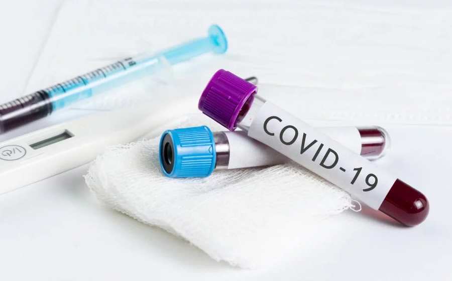 Неизлечимое осложнение COVID-19 может превратить в губку мозг человека