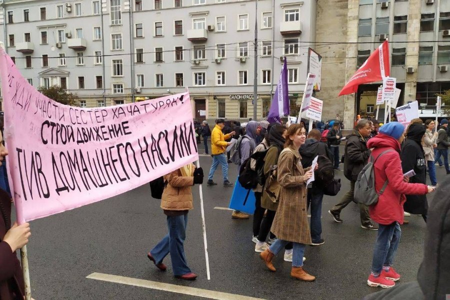 Итогом феминистской акции в Петербурге стало задержание четырех ее участниц, а также трех журналистов