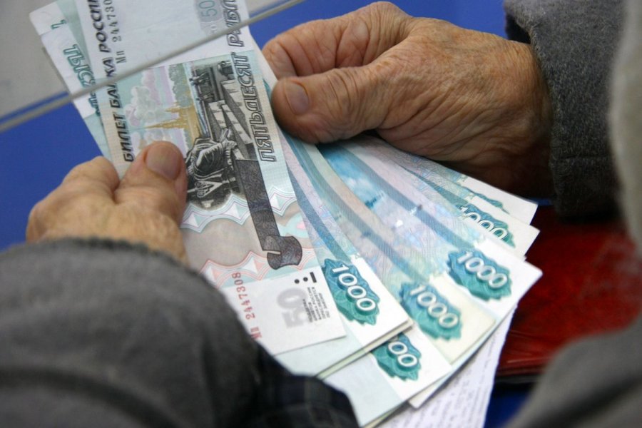По две тысячи рублей получат пенсионеры Петербурга в январе