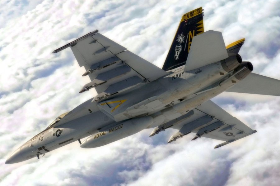 НАТО перебрасывает к границам Украины и Крыму истребители F-18