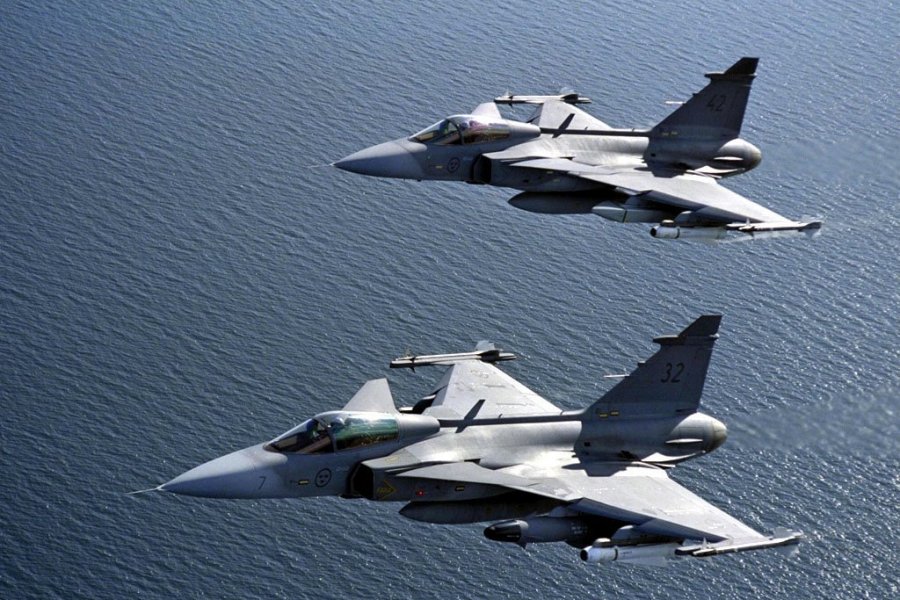 Истребители Saab JAS 39 Gripen ВВС Швеции устроили опасную провокацию кораблям ВМФ РФ