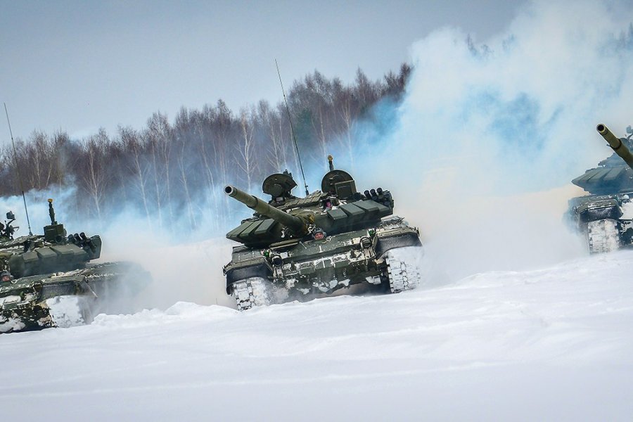 В российском полевом лагере у границы Украины обнаружено скопление военной техники