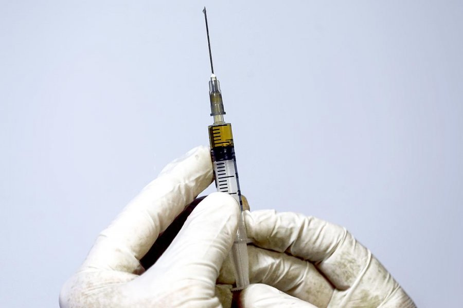 Бельгийский вирусолог Босше предупредил о риске катастрофы в случае COVID-вакцинации от «Омикрона»