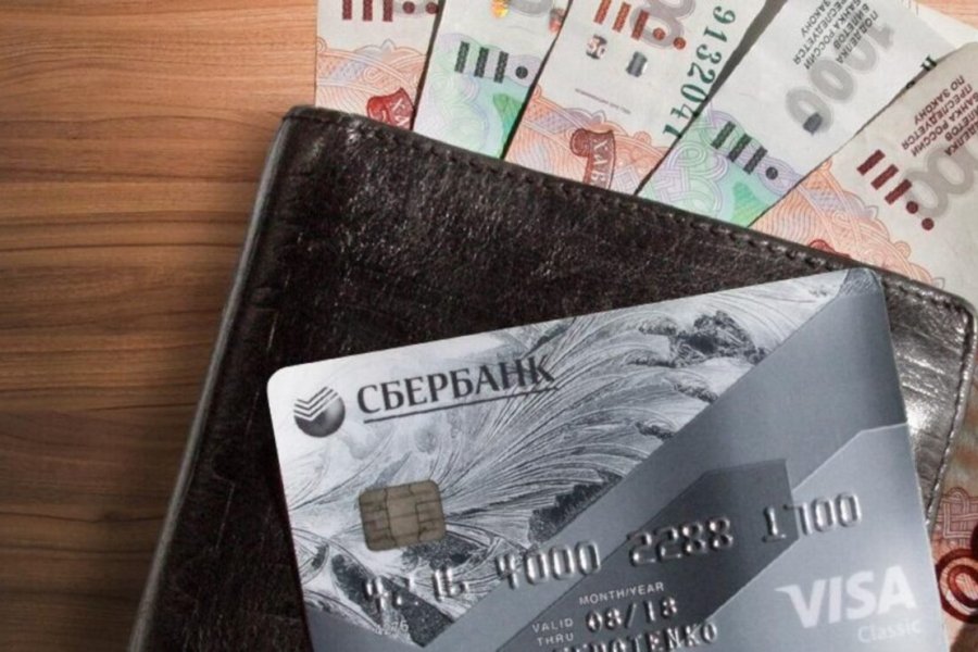 Сбербанк зачислит по 4000 рублей на банковскую карту некоторым гражданам РФ