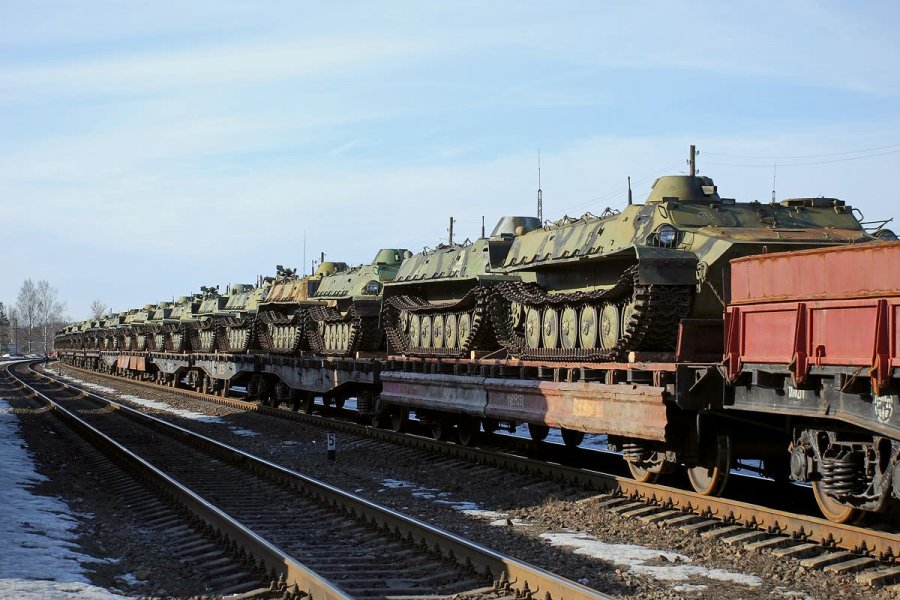 Колонны российской военной техники массово перебрасываются в Беларусь