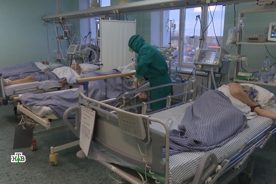 В ковидных отделениях Санкт-Петербурга лечатся более 220 жителей Ленинградской области, инфицированных коронавирусом