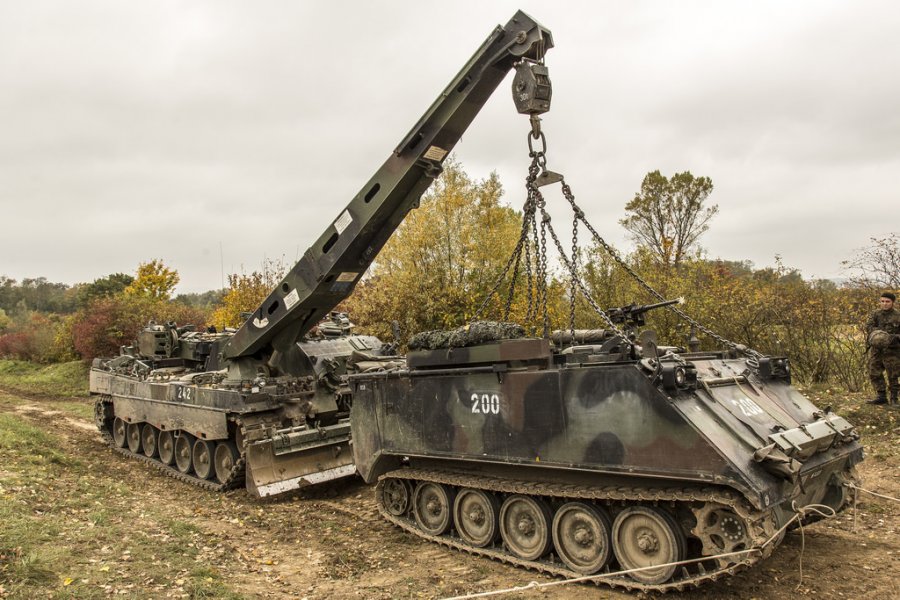 Командование ВС Украины пожаловалось на дефицит ремонтно-эвакуационных машин для вывоза с фронта тяжелой техники НАТО