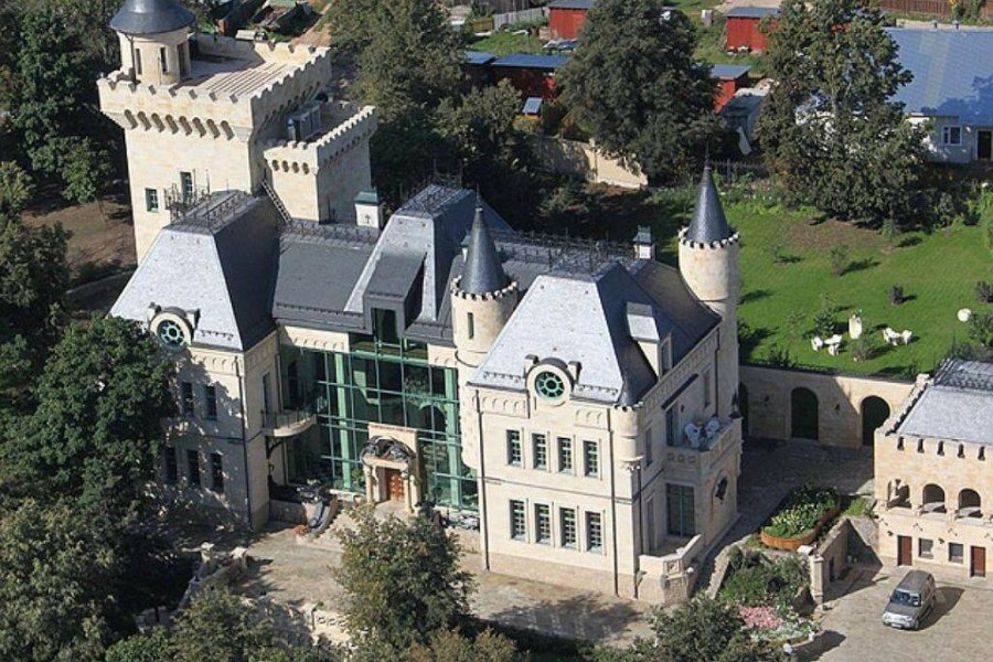 Худяков рассказал, кто заселился в замок Пугачевой и Галкина
