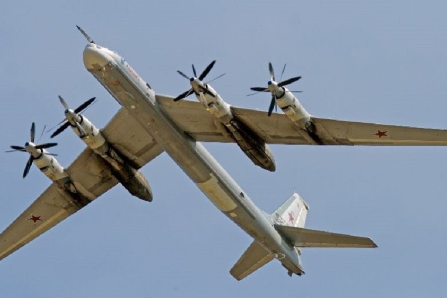 Российский противолодочный самолет Ту-142 напугал атомные подлодки ВМС США