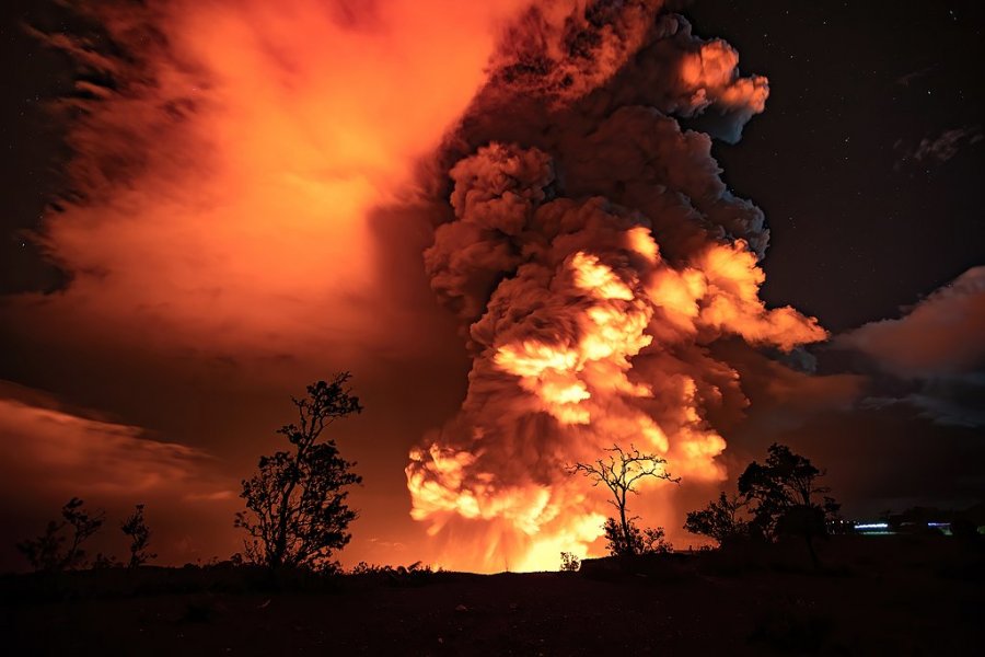 На Гавайях началось извержение вулкана